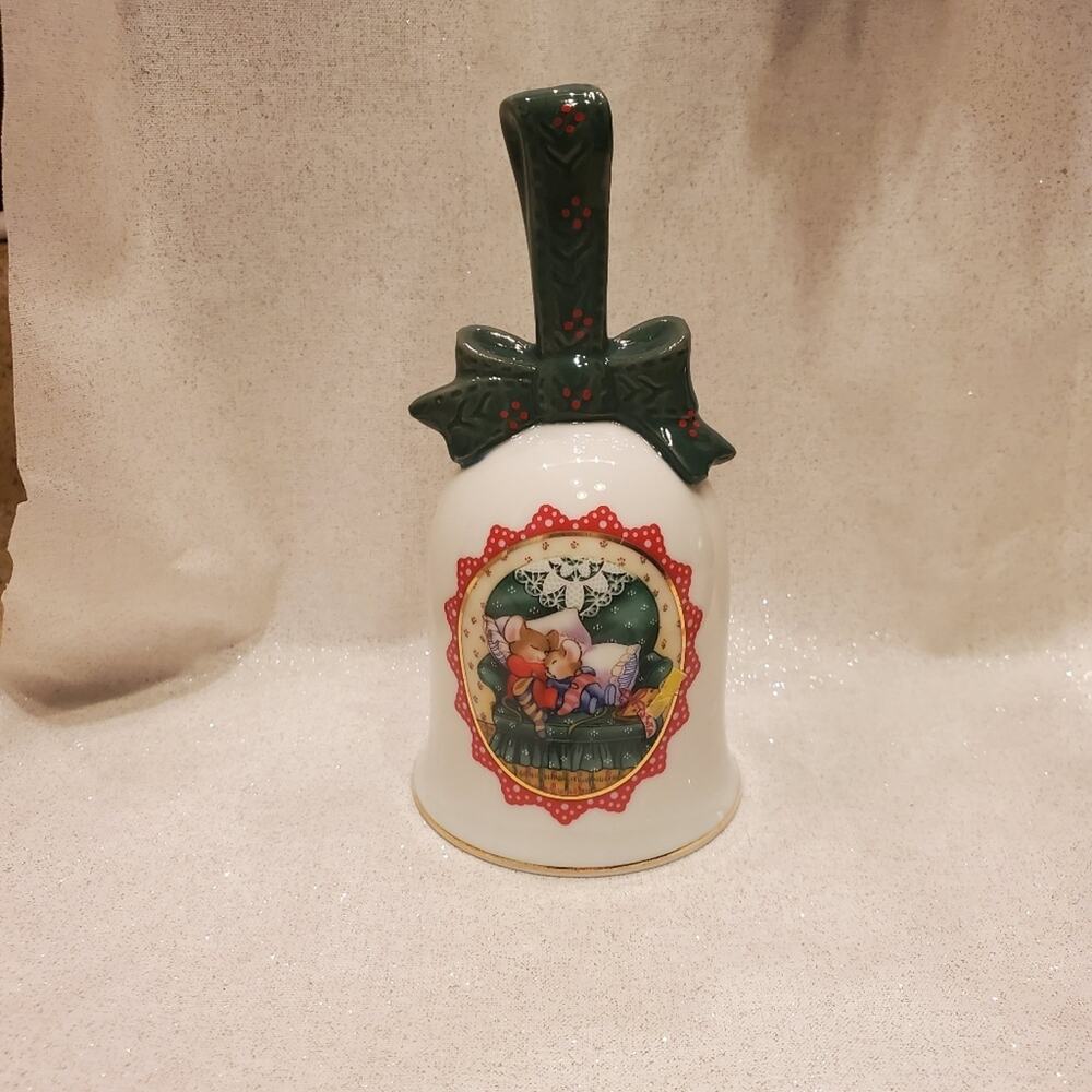 VINTAGE AVON 1990 PORCELAIN CHRISTMAS BELL WAITING FOR SANTA